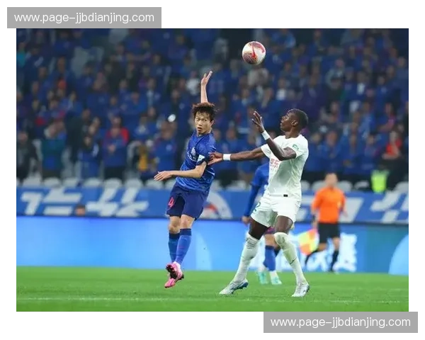 奈梅亨双中卫对卢克·德容限制成功，采用绕前防守切断其接球线路